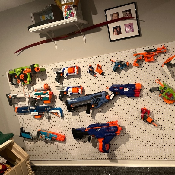 Lot of Nerf Guns - Picture 1 of 14